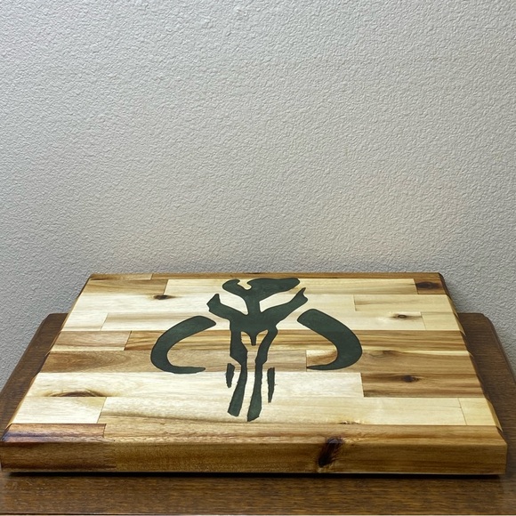 Mandalorian Mythosaur Charcuterie Cutting Board - Picture 7 of 9